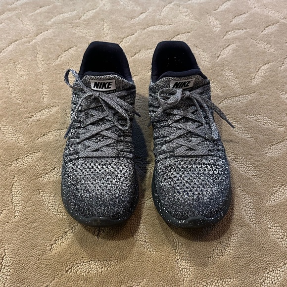 Nike LunarEpic Low Flyknit 2 Sneakers - Picture 2 of 5